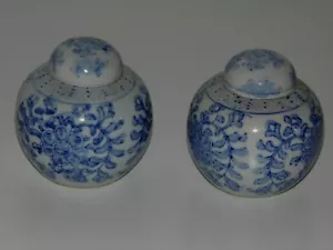 OLD PAIR DECOR CAMIEU FLORAL BLUE PORCELAIN COVERED BALL VASE TBE - Picture 1 of 8
