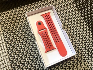 Apple Watch BRIGHT CRIMSON GYM RED M/L Nike Sport Band 45mm 49mm Genuie Original - Zdjęcie 1 z 4