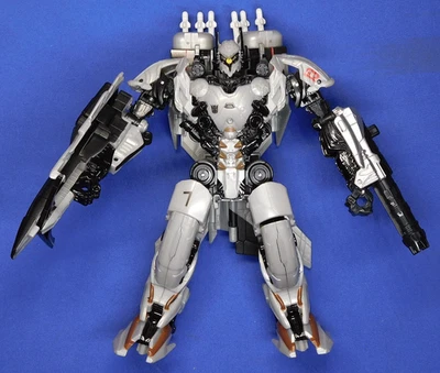 TRANSFORMERS THE LAST KNIGHT NITRO COMPLETE 2016 VOYAGER PREMIER EDITION - Image 1 of 2