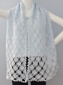 Nueva bufanda envolvente de encaje de celosía de acrílico suave hecha a mano azul claro blanco - Imagen 1 de 7