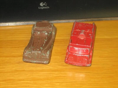 VINTAGE LOT OF MIDGETOYS-FIRE TRUCK AND ROADSTER - Image 1 of 4