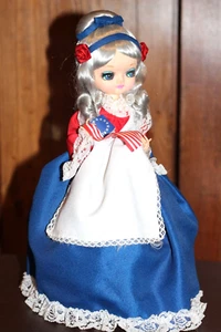 MUÑECAS ELEGANTES DE BRADLEY COREA CON EE. UU. BANDERA 14 PULGADAS DE ALTO BETSY ROSS - Imagen 1 de 5