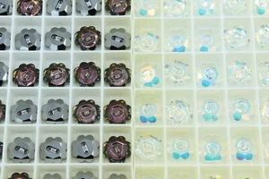 Swarovski 3721 Flower Crystal Button - 12mm. 4 pieces per pack. - Picture 1 of 4