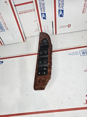 2007-2013 CHEVROLET TAHOE MASTER LOCK POWER WINDOW MIRROR SWITCH 15906880 OEM - Image 1 of 4