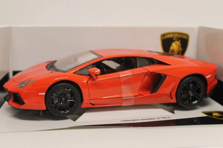 1:18 BURAGO Lamborghini Aventador Lp700-4 2011 Orange Met BU11033OR - Immagine 1 di 4