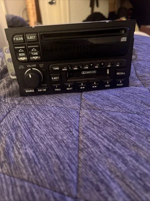2001 年别克公园大道库存收音机。 — 第 1/4 张图片