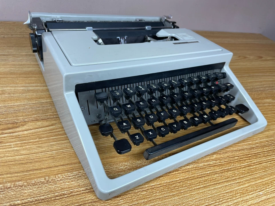 Olivetti Lettera 31 1968 máquina de escribir portátil vintage reparada Italia Foto 1 de 4
