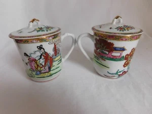 Zwei gedeckte Tassen China Zhongguo Zhi Zao Deko Figuren Schmetterling Hund - Bild 1 von 12