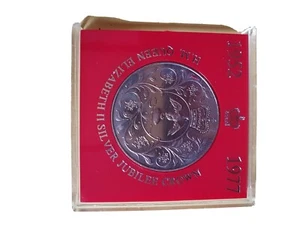 1952-1977 H M Queen Elizabeth II Silver Jubilee Commemorative Crown Coin - Picture 1 of 3