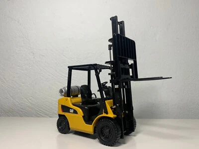 RARE CAT 1:25 P5000 LIFT TRUCK CAT-55223 - Image 1 of 4