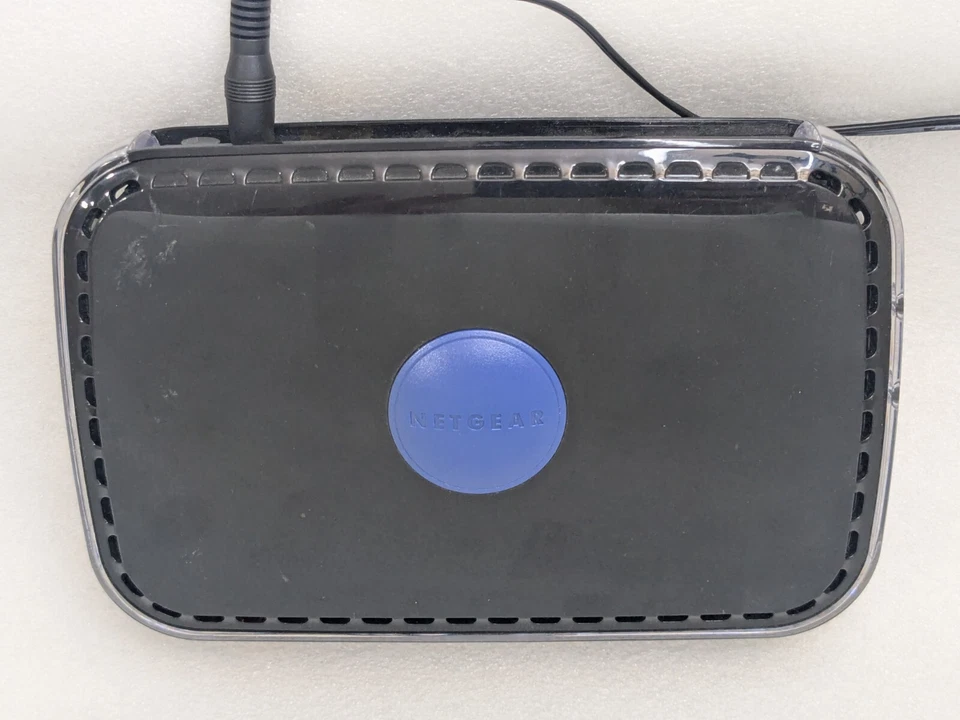 NETGEAR N600 WNDR3400v3 Wireless Dual Band Gigabit WIFI Router w/Power Cable - Image 1 of 4