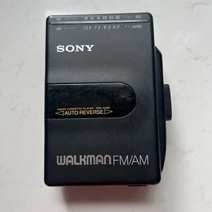 Reproductor de radio casete Walkman Sony WM-F2061 FM/AM solo piezas sin probar - Imagen 1 de 5