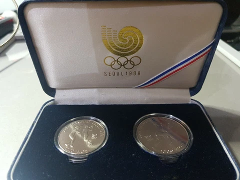 SEOUL 1988 OLYMPIC SPECIAL COINS SET South Korea coin BRAND NEW WITH CASE Cover