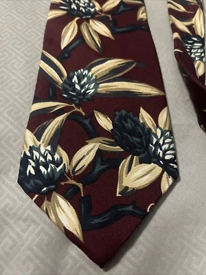 "Corbata para hombre Claiborne granate con patrón floral multicolor seda 56"" x 3,75"" Foto 1 de 3
