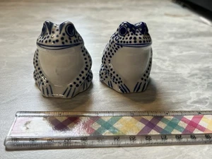 Vintage Blue And White Ceramic Polka Dot Frog Salt And Pepper Shakers - Picture 1 of 4