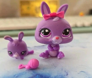  Littlest Pet Shop LPS mamma #3591 & coniglio bambino #3592 rosa sonaglio e gettone bambino - Foto 1 di 10