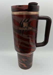 Stanley x Tyla Tyger 40oz Limited Edition Quencher H2.0 Flowstate Tumbler *NEU* - Bild 1 von 6