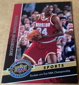 Carta HAKEEM OLAJUWON HOF 2009 MAZZO SUPERIORE 20° anniversario #659 NM-MT condizioni - Foto 1 di 2
