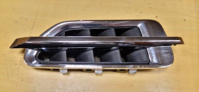 2007-2014 CADILLAC ESCALADE FRONT RIGHT (RH) SIDE FENDER VENT GRILLE, 15860254 - Image 1 of 4