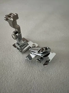 Genuine BERNINA Simple Binder Foot #85 with #75 Standard Adapter - New Style - Picture 1 of 3