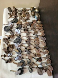 Lote De Colección De 80 Ruedas Para Muebles, 4 Pastor Y Algunos Bassick Mezclados. - Imagen 1 de 17