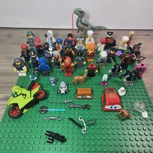 LEGO Minifigures Lot Of 25 Figs, Parts, & Accessories - Picture 1 of 21