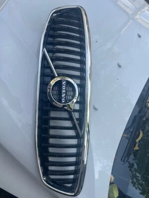 Гриль Volvo v40 - Изображение 1 из 2