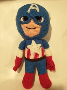 Bambola Capitan America personaggio Marvel Amigurumi mano all'uncinetto alta 18" - Foto 1 di 7