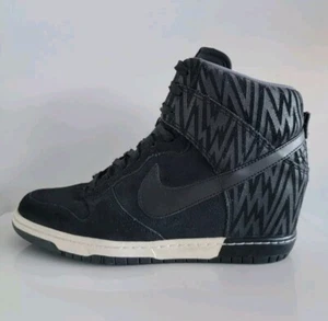 Nike Dunk Sky Hi Print Wedge Größe UK 7,5 EUR 42 (543258 002) SCHWARZ - Bild 1 von 9