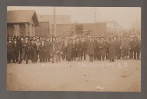 Chamberlain SOUTH DAKOTA RPPC c1908 LAND REGISTRATION Rush BUYERS POSING Depot - Picture 1 of 3