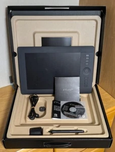 Wacom PTH-651 Intuos Pro Medium Creative Pen & Touch Tablet Excellent - Picture 1 of 5