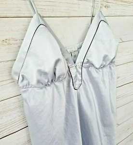 BAREFOOT DREAMS kleines seidiges kurzes Negligee Nachthemd hellsilber blau grau - Bild 1 von 12