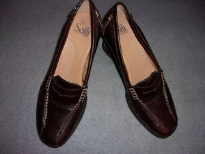 Women's Sofft dress loafers with 2 1/4 in. heel size 7.5 M - Picture 1 of 8