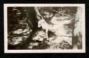 WOMAN RELAXING LEG OFF HAMMOCK IN THE WOODS OLD/VINTAGE PHOTO- E991 - Picture 1 of 1