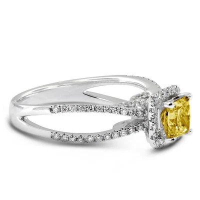 Anillo de diamantes naturales con halo de 18 k con halo de diamantes de princesa VS2 amarillo de 1,82 quilates Foto 1 de 4