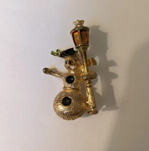 Vintage Snowman and Lamp Post Goldtone and Enamel Pin Brooch - Picture 1 of 5