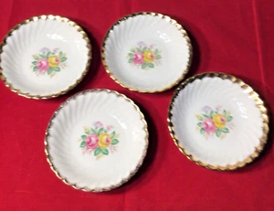 Set of 4 Vtg Royal China Warranted 22K Gold Trim Quban Fruit Dessert Bowls 5.5" - Picture 1 of 7