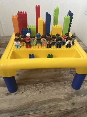 Lego Tyco Duplo TABLE VINTAGE With +90 MEGA BLOKS  & 18 Occupation Figures RARE - Image 1 of 4