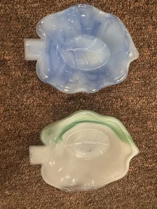 Set Of 2 Akro Agate Small Leaf Shaped Dishes Trays Ashtray Vintage - Picture 1 of 2