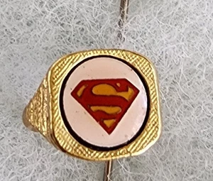 💥1976 LOGOTIPO DE SUPERMAN ~ DC Comics ~ Anillo de juguete Nestles Chocolate premium / Envío y devolución gratuitos - Imagen 1 de 7