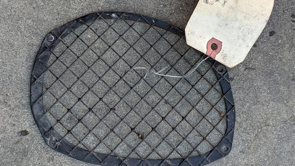 FERRARI 360 SPIDER COUPE PARTS UNDERDOOR ROCKER PANEL GRILLE RIGHT SIDE 66079500 - Image 1 of 1