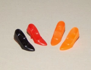 Vintage Barbie 60er Jahre geschlossener Zehenabsatz SET - 4 Singles - schwarz, neonorange, rot, orange - Bild 1 von 4