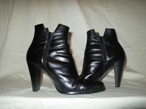 Newport News schwarze Stiefelette mit doppeltem Reißverschluss 7M - Bild 1 von 3