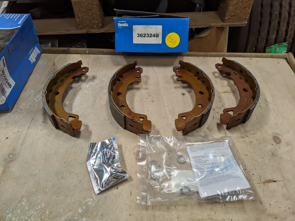 ZAPATOS FRENO TRASERO BENDIX 362324B SE ADAPTAN ALFA ROMEO 146 FIAT BRAVO RENAULT EXTRA    Foto 1 de 1