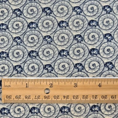 Tela de algodón 36"x44" flores de desplazamiento crema azul marino de General Fabrics Foto 1 de 4