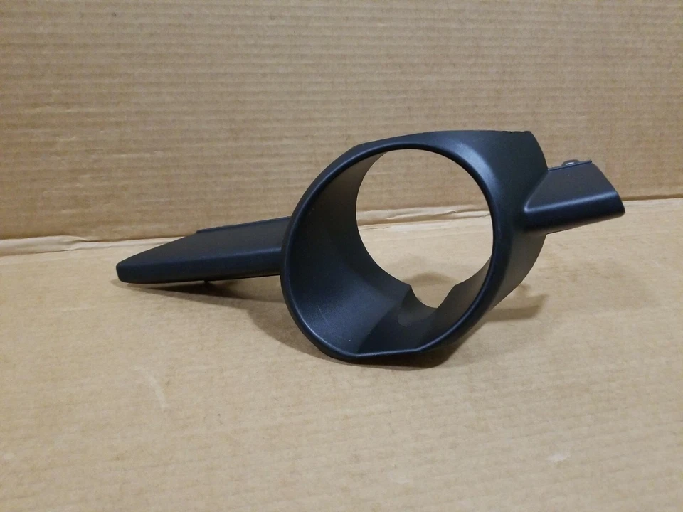 2008-2011 CHRYSLER TOWN & COUNTRY OEM ПРАВАЯ ПРОТИВОТУМАННАЯ ФАРА ОБОДОК 05113234AA - Изображение 1 из 4