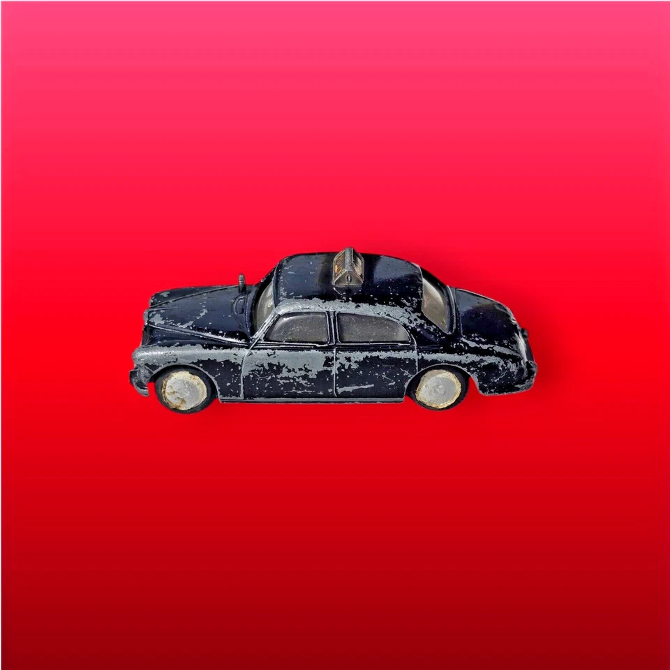 CORGI No.209 - Original RILEY PATHFINDER POLICE CAR, Black,UNBOXED 1958-1961 - Image 1 of 4