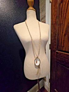 Gold-rimmed oyster shell long necklace with leather rope tassel - Picture 1 of 6