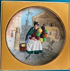 VINTAGE~ROYAL DOULTON CHACTER PLATE~THE OLD BALLOON SELLER~MADE IN ENGLAND~W/BOX - Bild 1 von 6