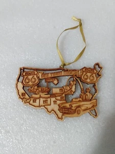Route 66 ¡Get Your Kicks! Adorno de Navidad de madera vintage con forma de EE. UU. - Imagen 1 de 3